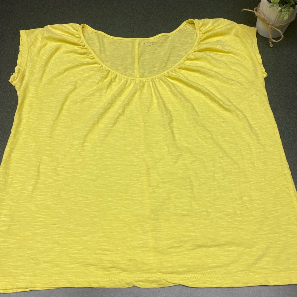 Ann Taylor Loft yellow summer top. Loose fitting, cap sleeves. Medium.